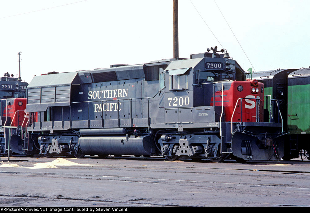 Southern Pacific GP40X SP #7200 with 'elephant ears'